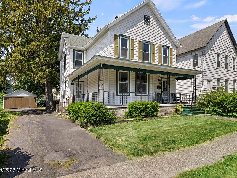 5th image of 39 Pulver Avenue