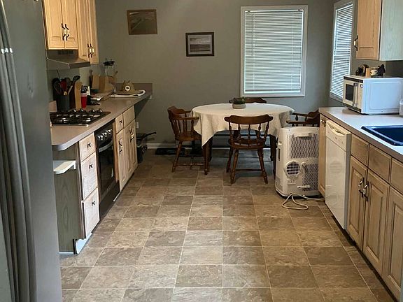 2nd image of 1167-1173 Macedon Center Rd