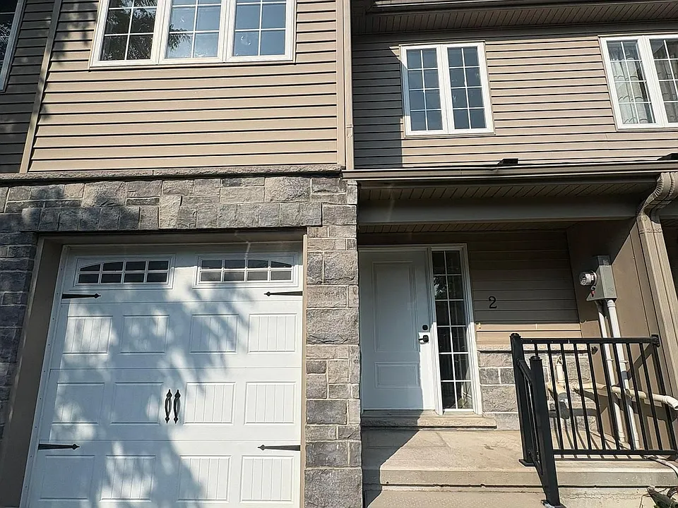 10.5 Dufferin St #16