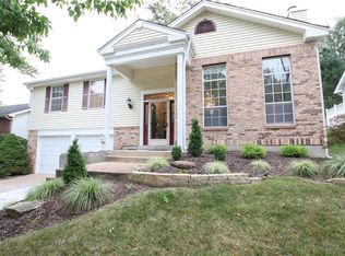 2504 Maple Crossing Dr, Ballwin, MO