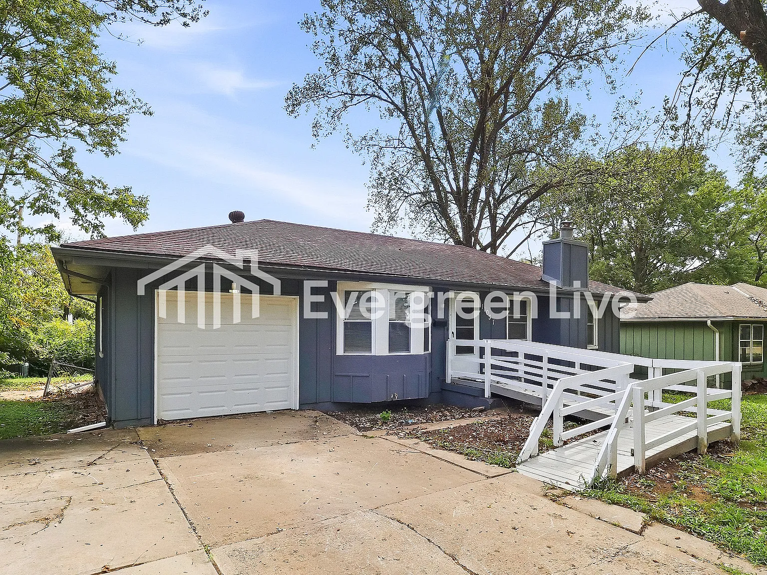 3 bed, 1.0 bath, 876 sqft, $1,245 — Photo 1