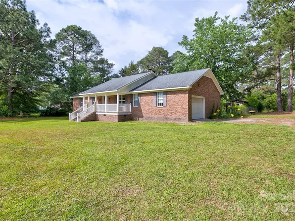 589 White Pines Cir, Camden, SC 29020