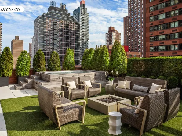 200 East 95th Street image 1 of 17