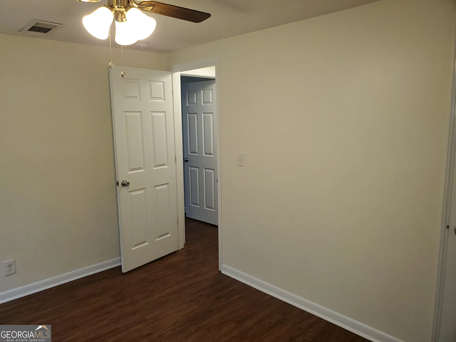 2 bed, 1.0 bath, $995 — Photo 3