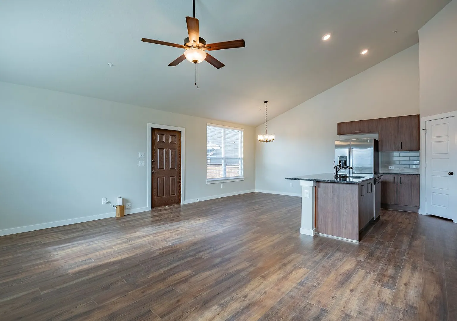 Gorgeous 3 Bedroom Four Plex Located In Midlothian Isd! — Photo 3