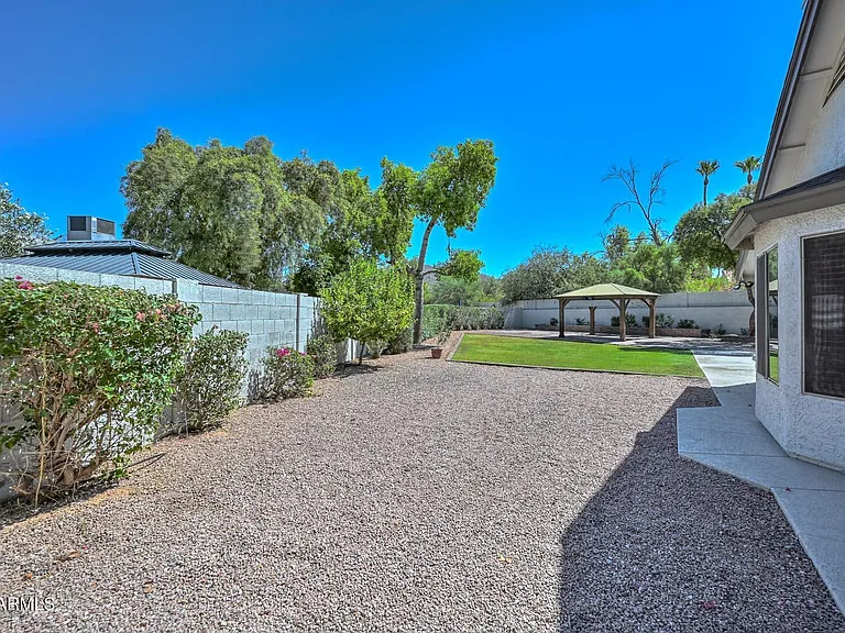 11509 N 109th Way — Photo 4