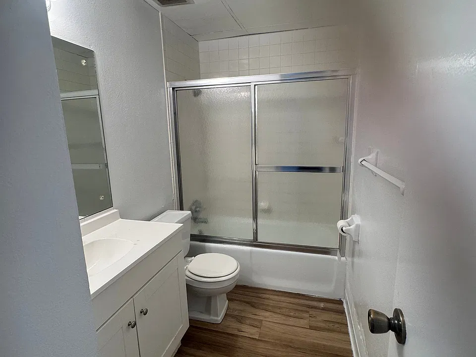 27 N Ellis St #4