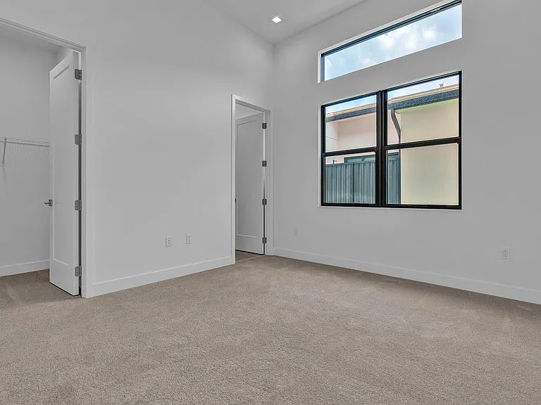 9523 Riverside Park Dr — Photo 3