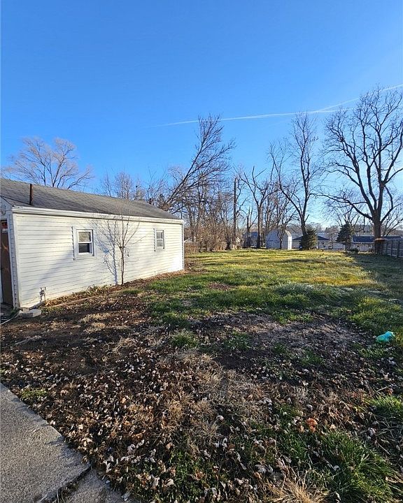 2nd image of 1441 E Pleasant View Dr