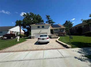 830 Pepperidge Rd, Westbury, NY 11590