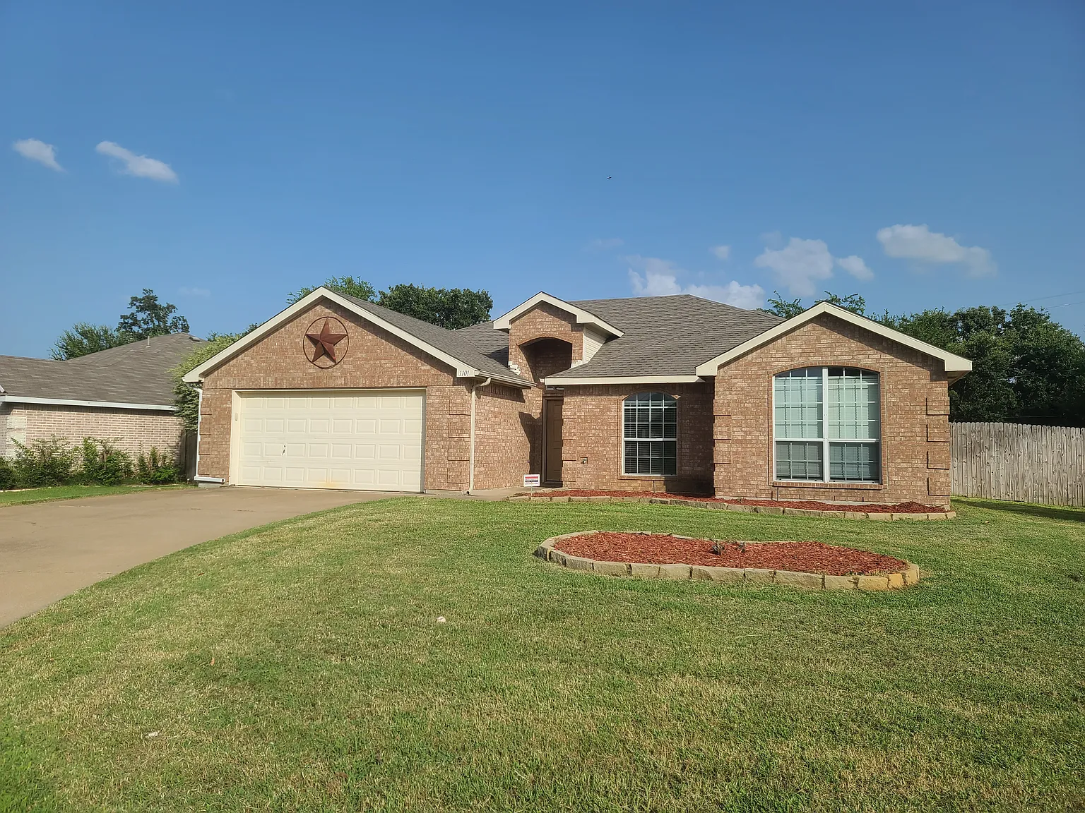 3 bed, 1674 sqft, $2,350 — Photo 1