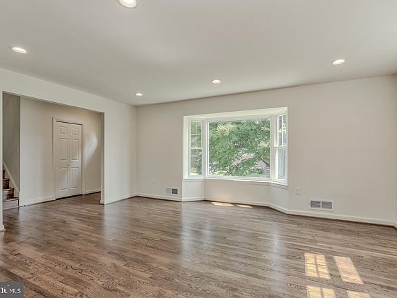 5th image of 9902 Belhaven Rd
