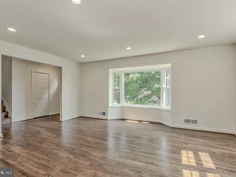 9902 Belhaven Rd — Photo 5