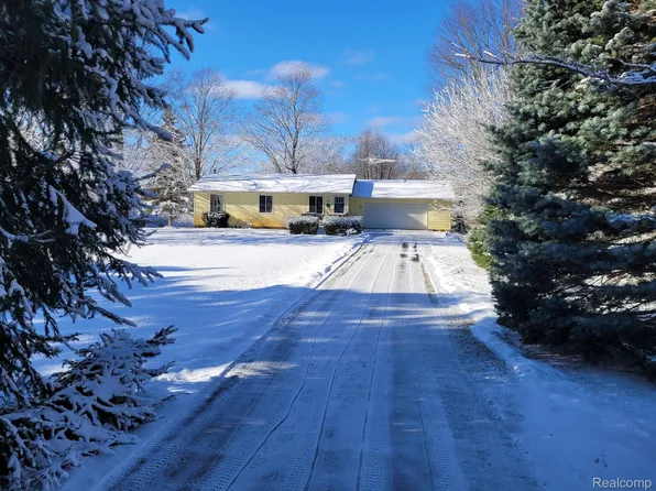 1544 Chilson Rd, Howell, MI 48843