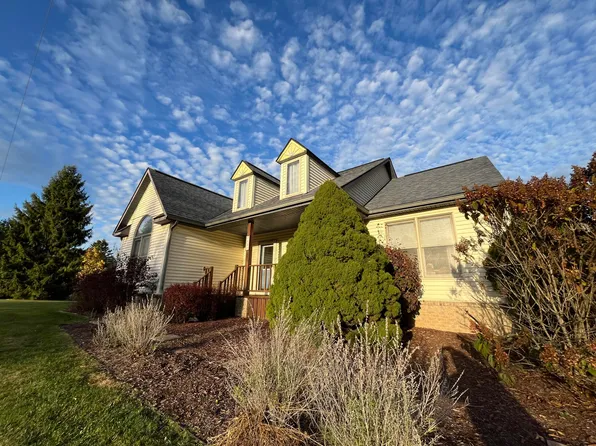 1027 Taylor Rd, Brighton, MI 48114
