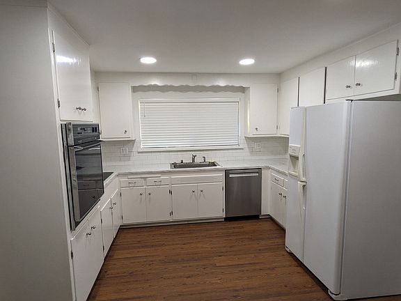 3rd image of 1051 Palisade St