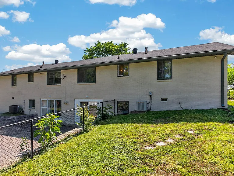 218 Cumberland Cir #1 — Photo 36