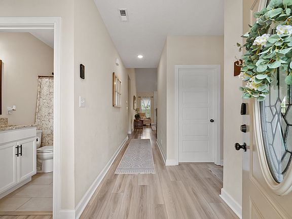 5th image of 433 Crestwicke Ct