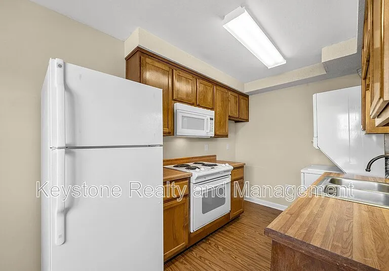 812 Pembroke Oak Grove Rd #16 — Photo 4