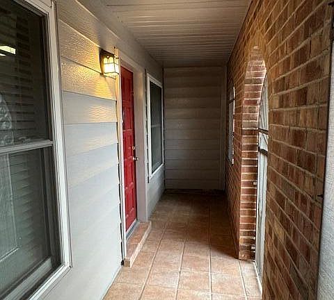 3rd image of 10909 Miller Barber Dr