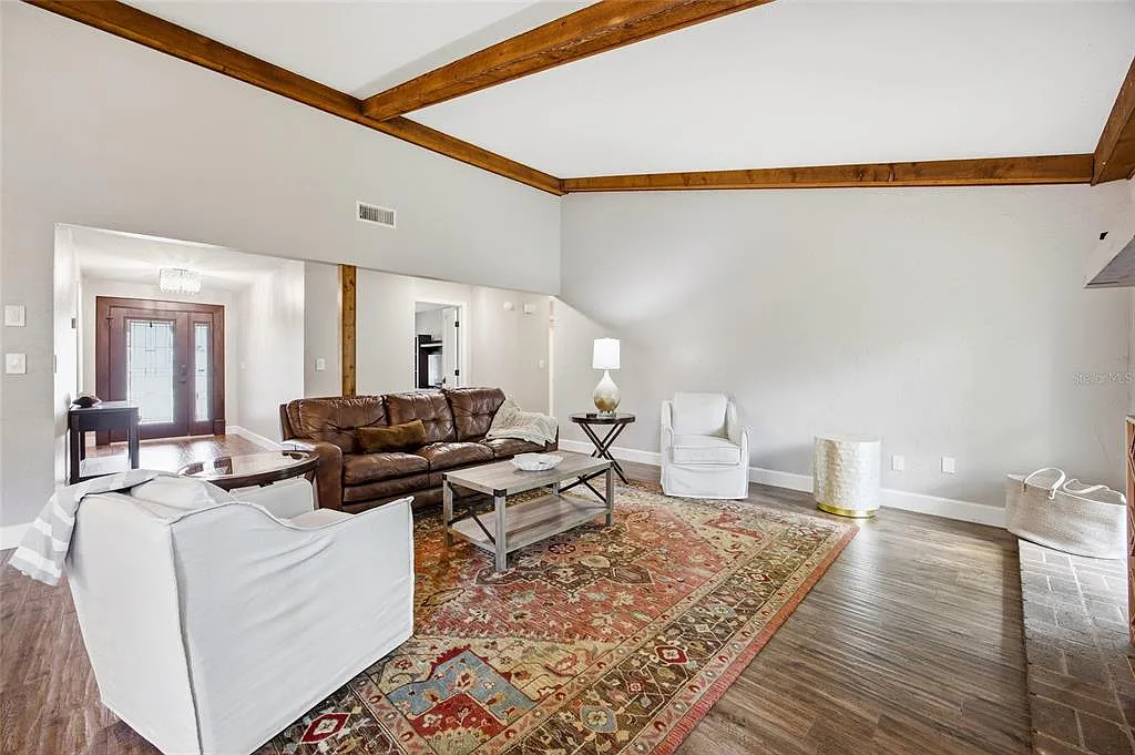 3 bed, 2.0 bath, 1723 sqft, $2,800 — Photo 4
