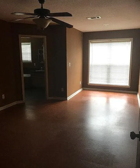 2512 Whitecliff Ln — Photo 11