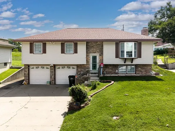 260 Holiday Dr, Lansing, KS 66043