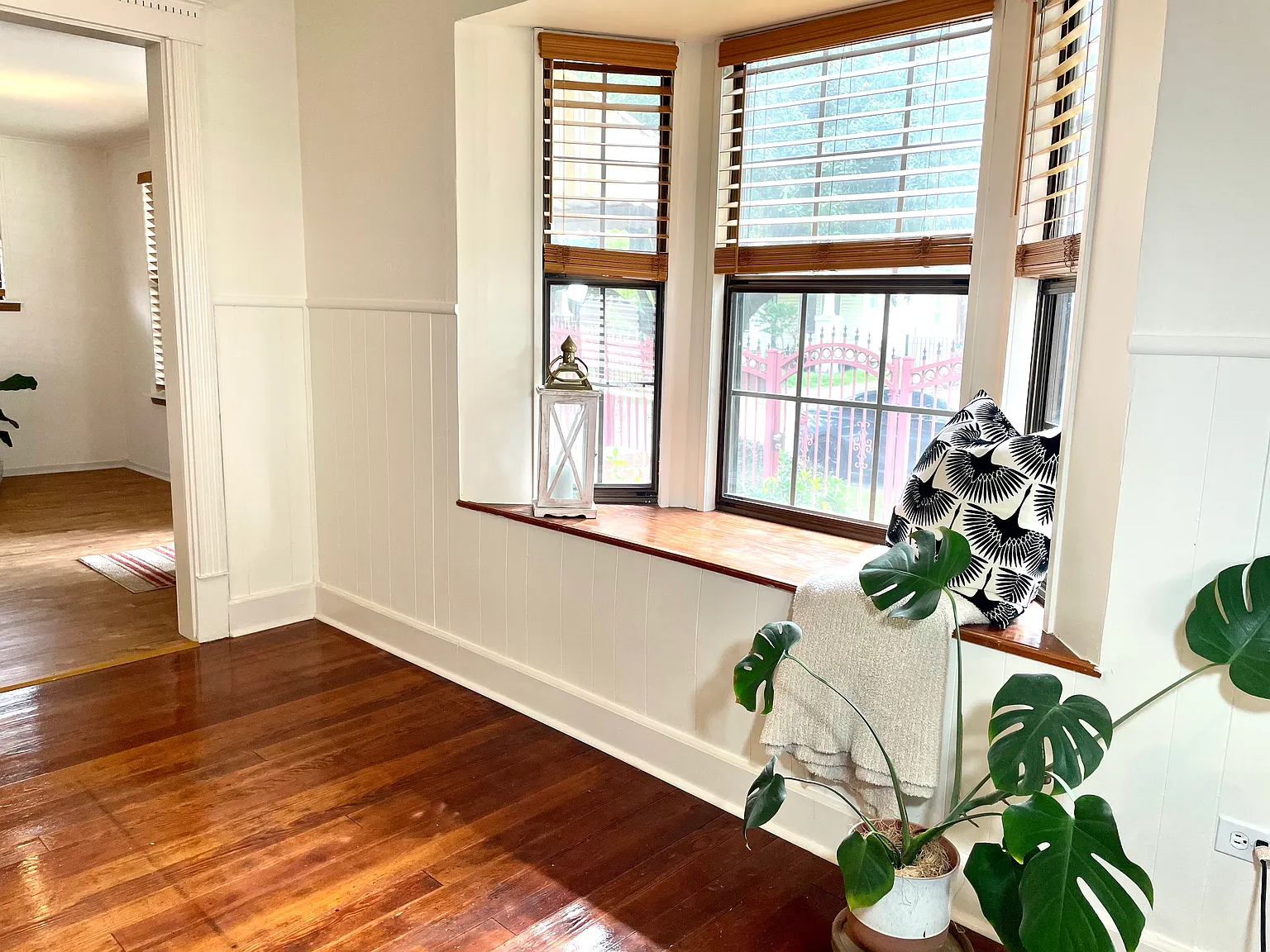 3 bed, 1.0 bath, 1500 sqft, $2,100 — Photo 3