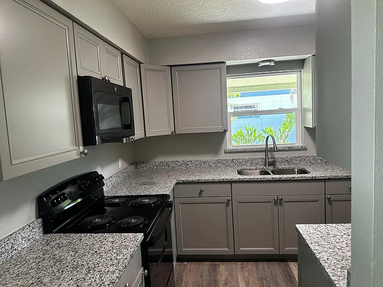 968 Bouganvillea Dr — Photo 9