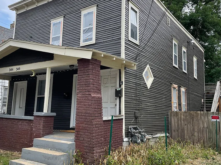 344 - 346 Diamond Ave SE — Photo 1