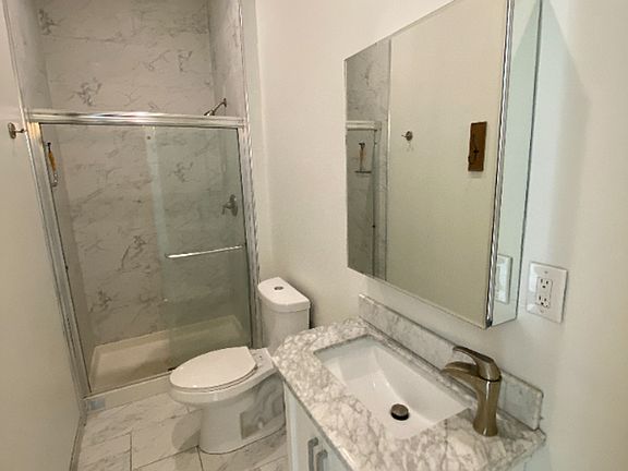 5th image of 914 26th St APT 2