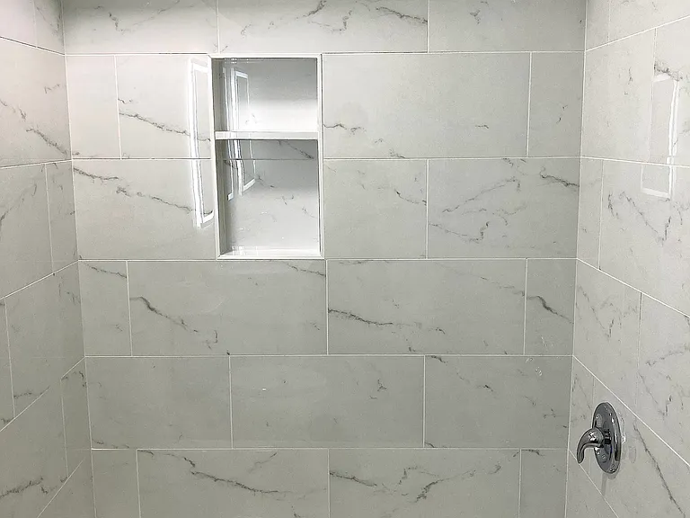 Bathroom 1-Tub/Shower
