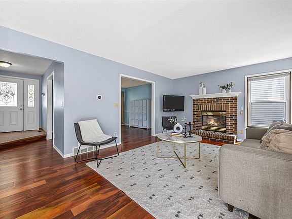 4th image of 3222 6th St