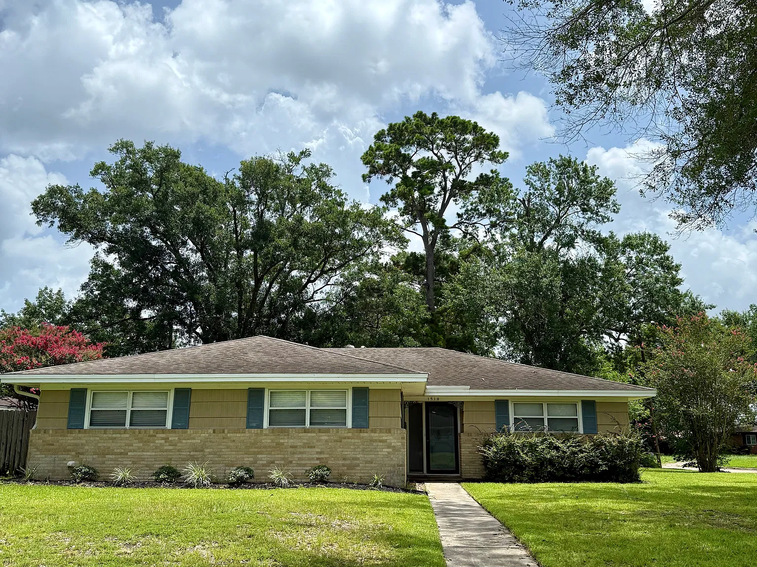 3 bed, 1834 sqft, $1,595 — Photo 1