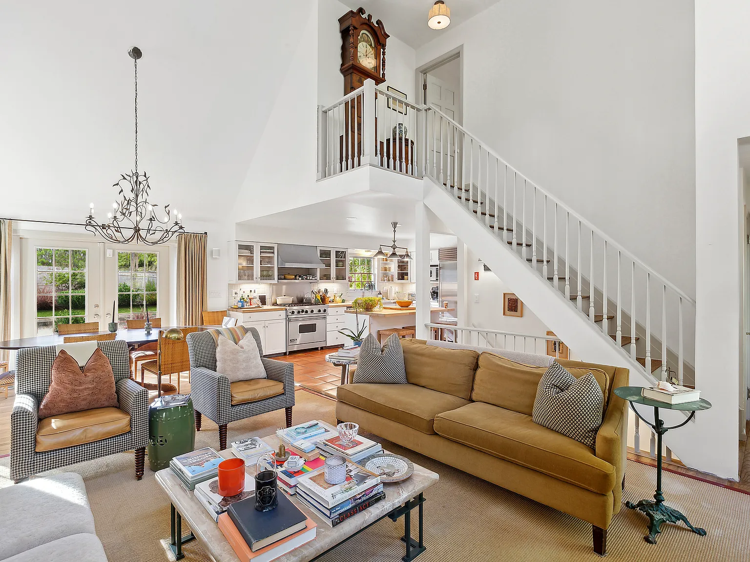 East Hampton Retreat: A Charming Oasis with pool and pool house — Photo 2