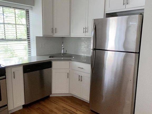 4th image of 3040 N Milwaukee Ave #40-2