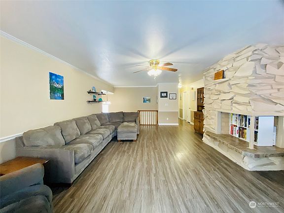 3rd image of 1114 SE Olympic Way