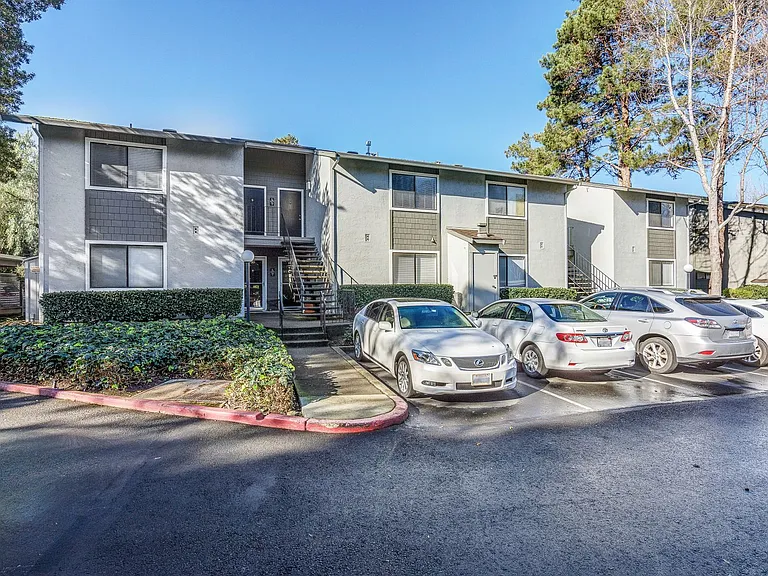 900 Cambridge Dr #138 — Photo 2