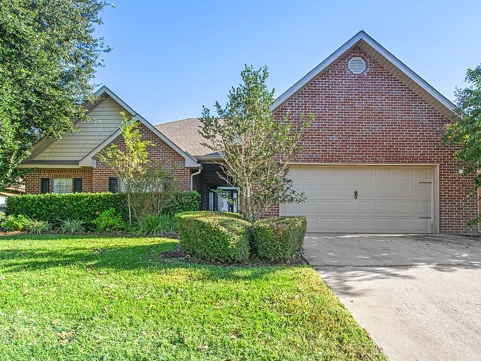 23491 Dundee Cir