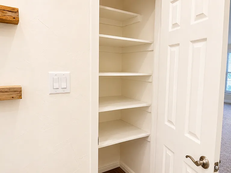 5912 Meadow Wood Ln — Photo 10