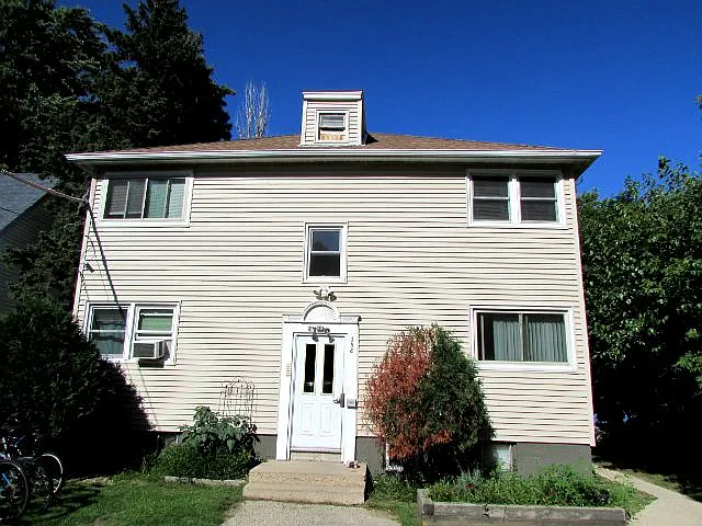 358 E Lakeside St — Photo 9