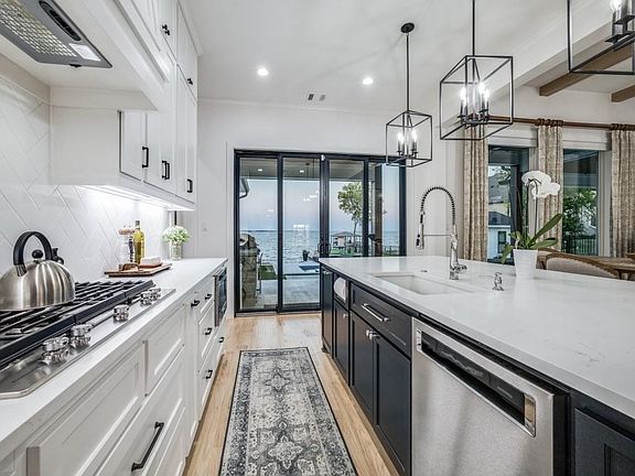 2nd image of 2217 Lakeview Lndg