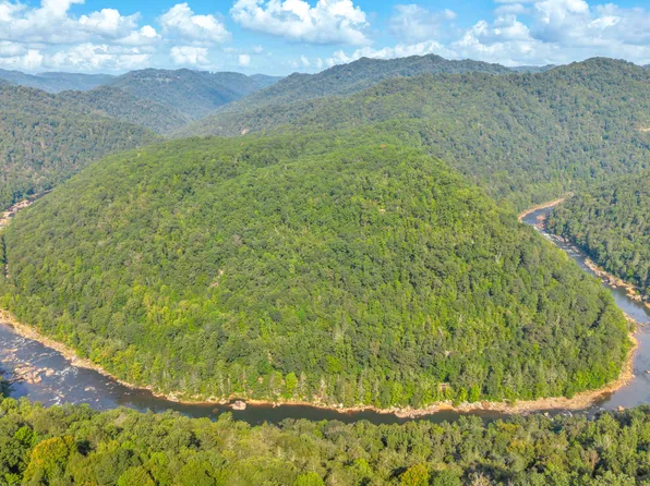 3053 Horseshoe Creek Rd, Victor, WV 25938