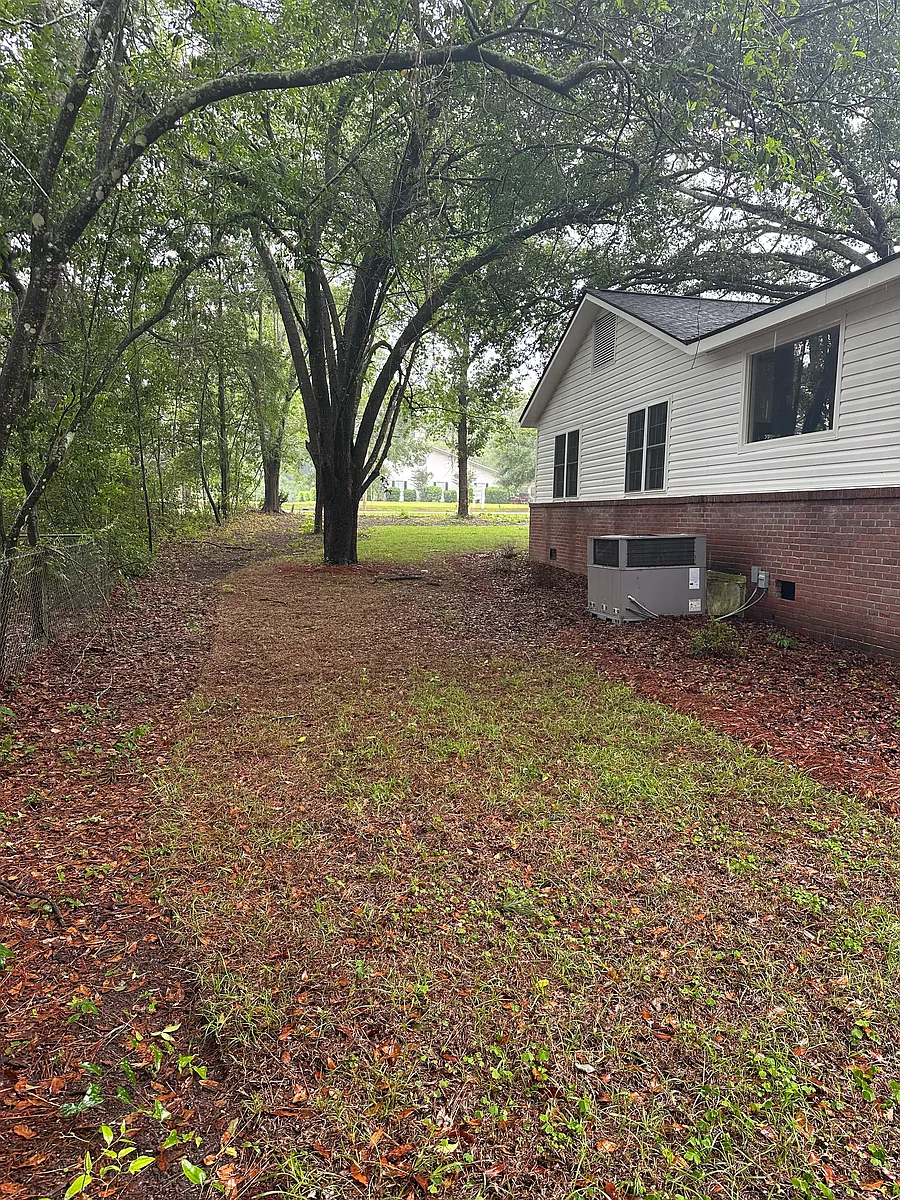 Building Photo - 706 E Pinetree Blvd