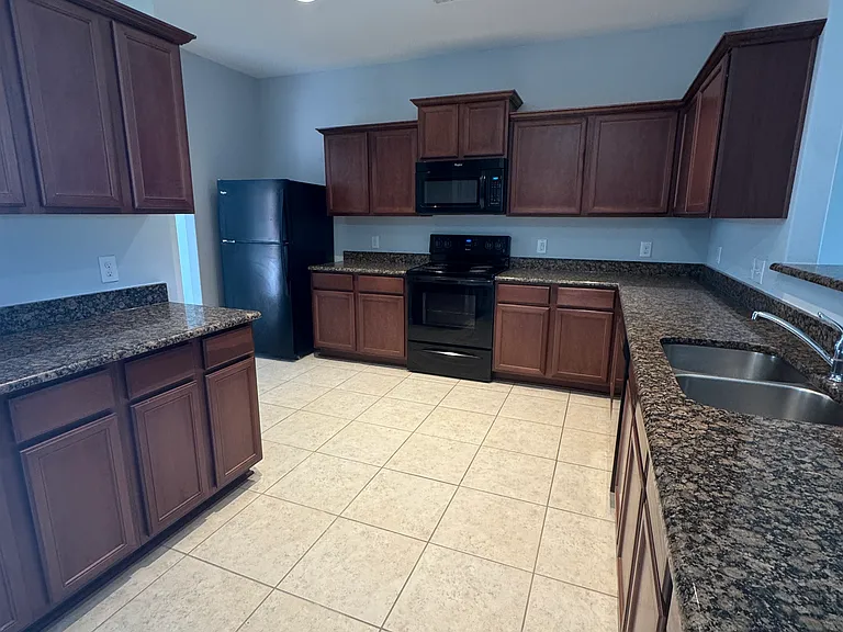 2132 Mulberry Dr — Photo 4