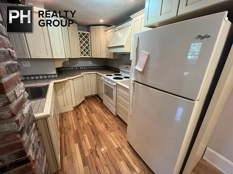 39 Highland Ave — Photo 19