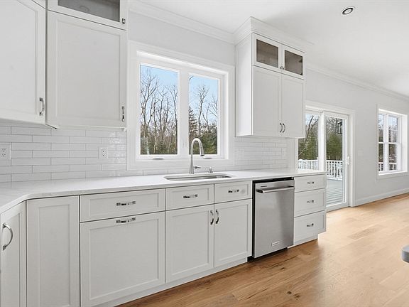 4th image of 37 Balsam Hill Rd