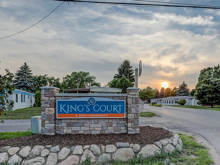 King's Court — Photo 5