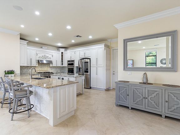2nd image of 301 SANDALWOOD Lane