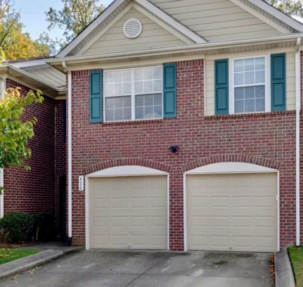 625 Heath Pl — Photo 1